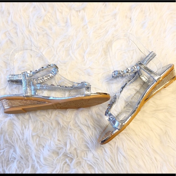 Gorgeous Sandals Encrusted with Crystals - Picture 3 of 8